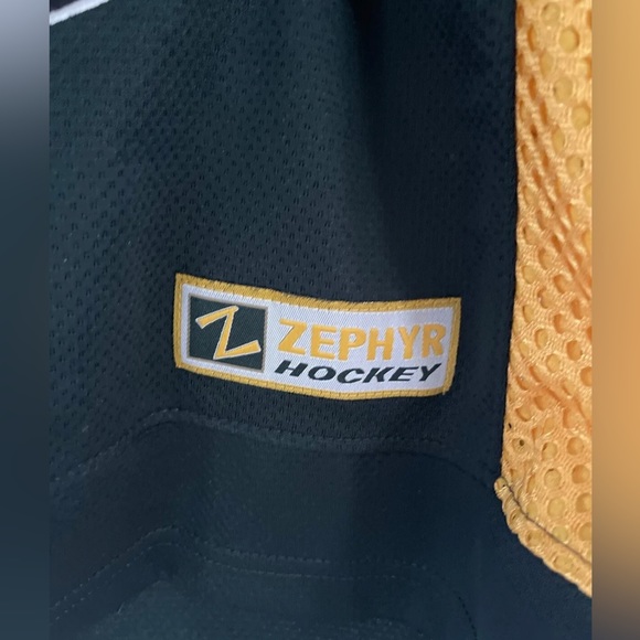 Notre Dame YOUTH Hockey Jersey. Gently Used. Size Youth Large - Picture 5 of 10